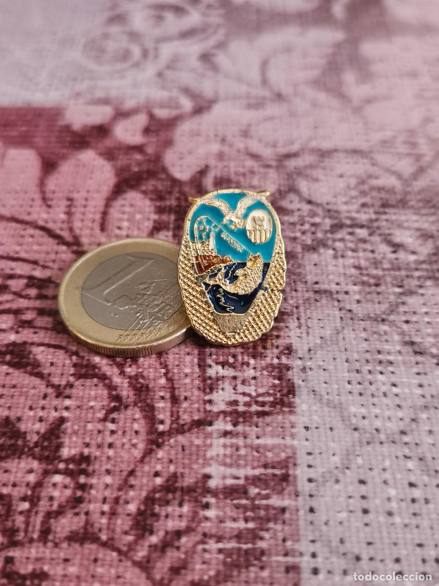 Pins de colecci&oacute;n: Antiguo Pin/ Insignia Met&aacute;lica Para Solapa Esmaltado Souvenir LA GAVINA (La Gaviota).