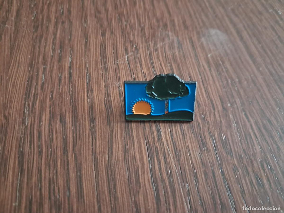 Sammlung von Pins: pin de publicidad, puesta de sol, La vanguardia.