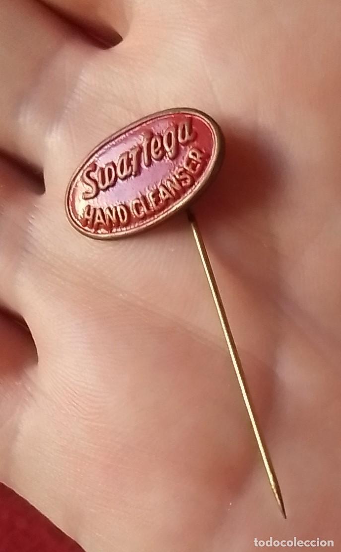Pins de colecci&oacute;n: PIN DE AGUJA INSIGNIA UK ? SWARFEGA HAND CLEANSER JAB&Oacute;N PARA LAS MANOS ? CLEANER..LIMPIADOR..SOAP ?.