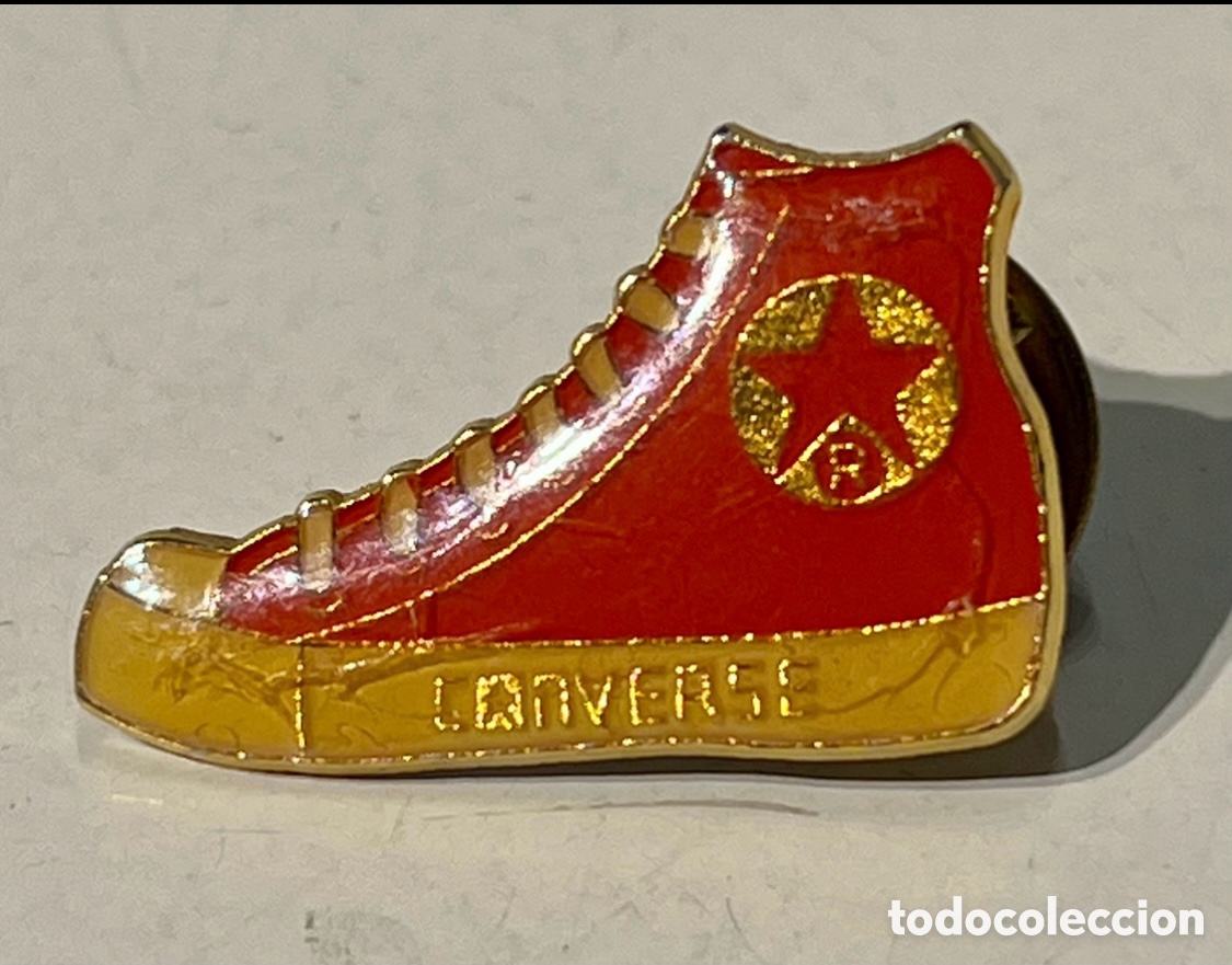 Pins de colecci&oacute;n: Pin. Zapatilla CONVERSE.