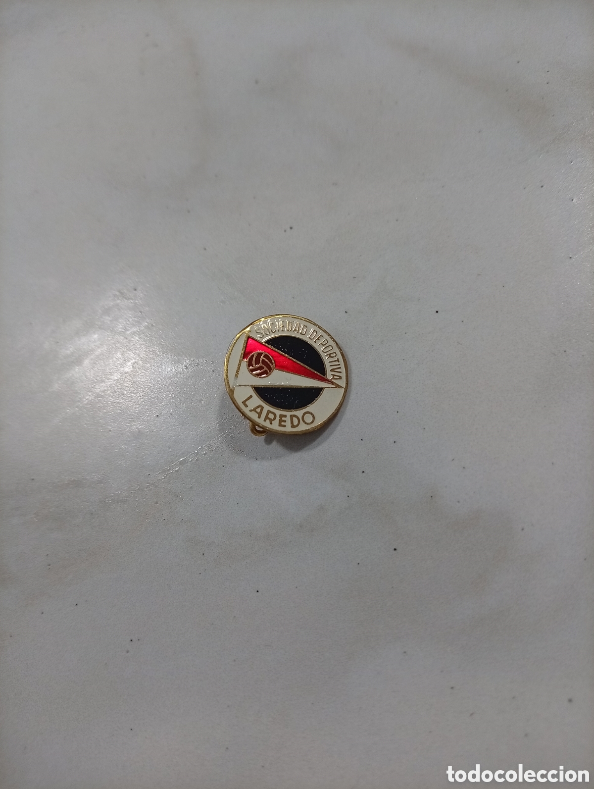 Pins de colecci&oacute;n: Pin imperdible Laredo futbol