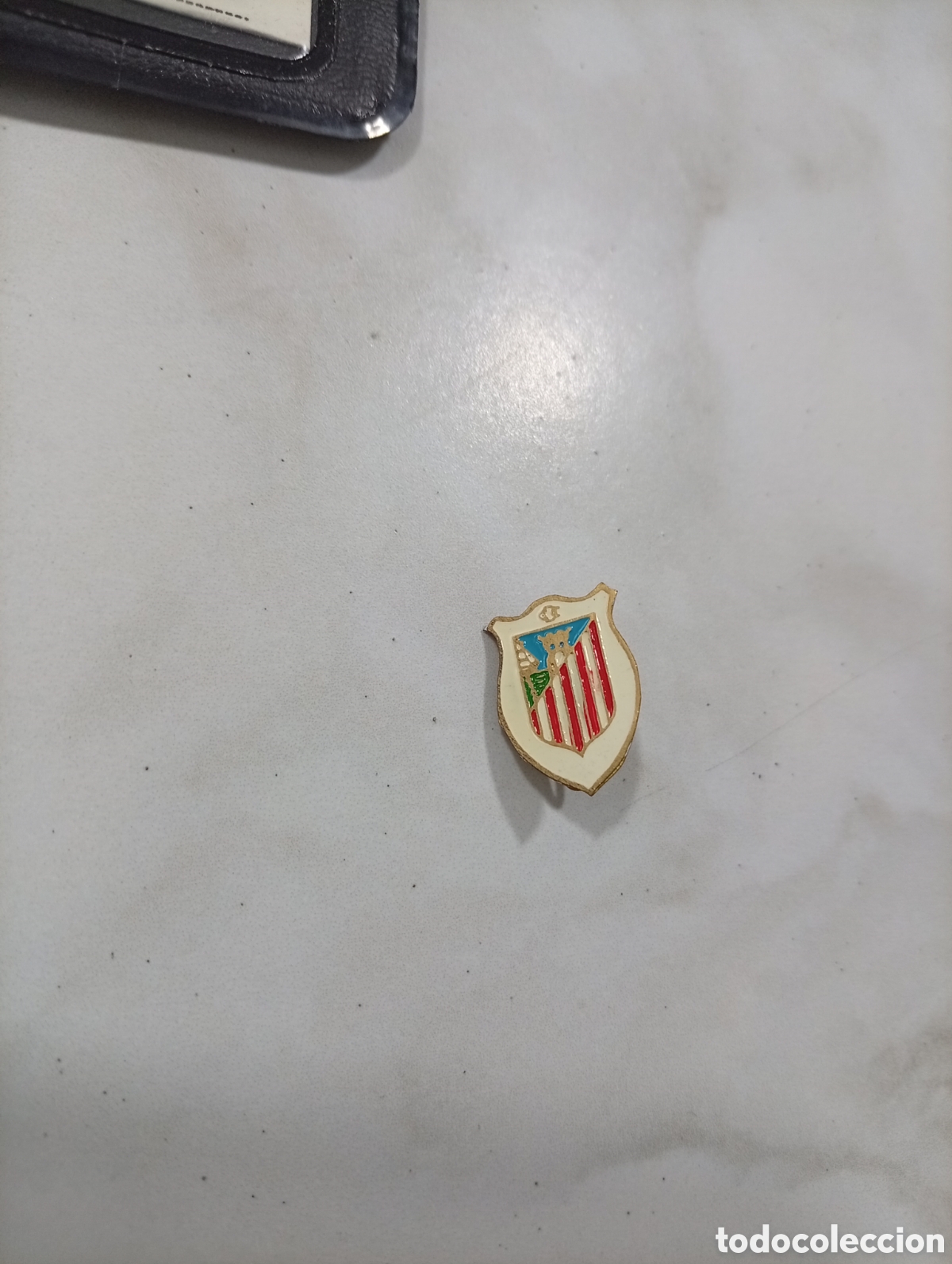 Pins de colecci&oacute;n: Pin imperdible futbol comillas