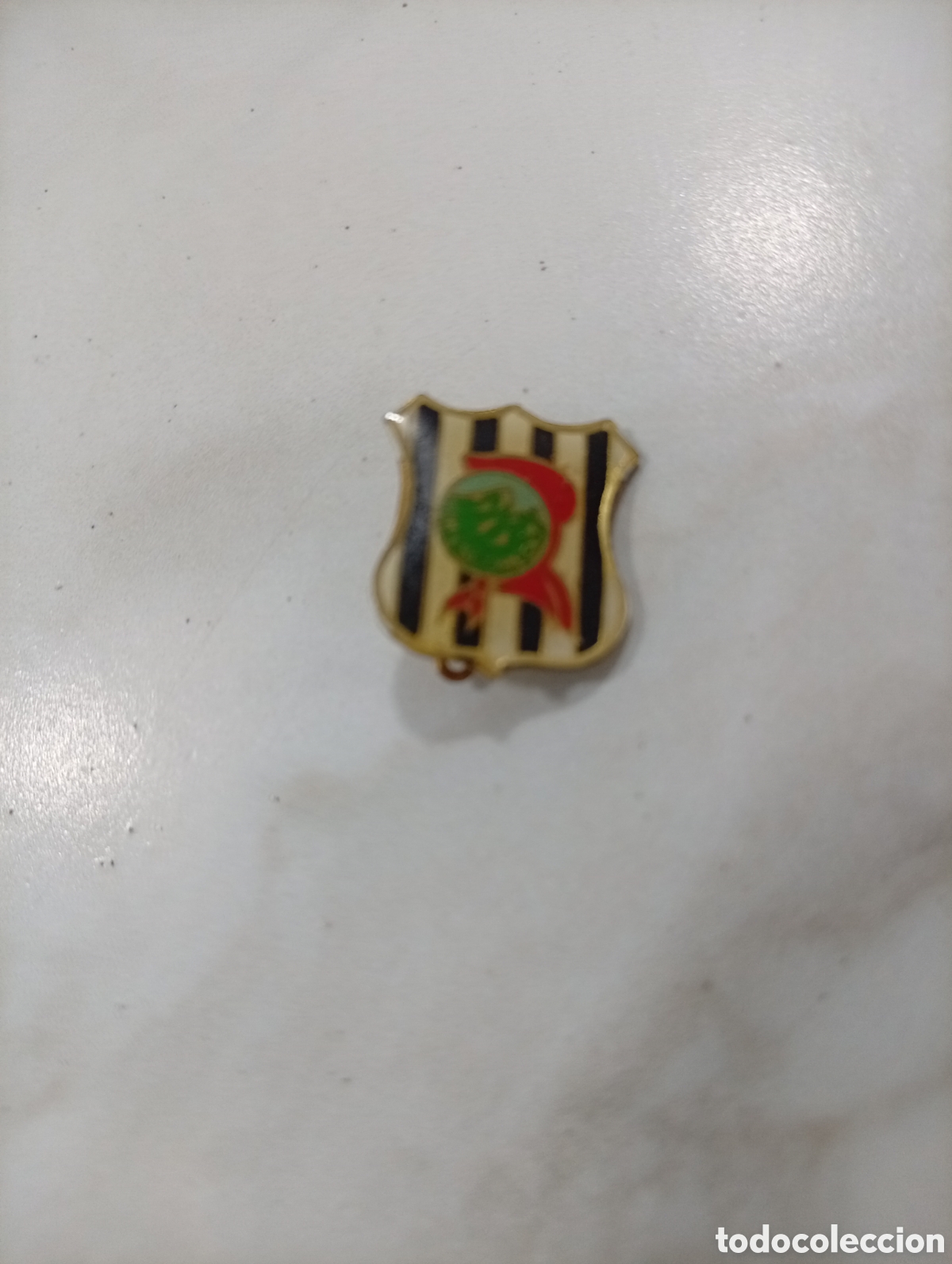 Pins de colecci&oacute;n: Pin imperdible futbol monta&ntilde;esa Escobedo