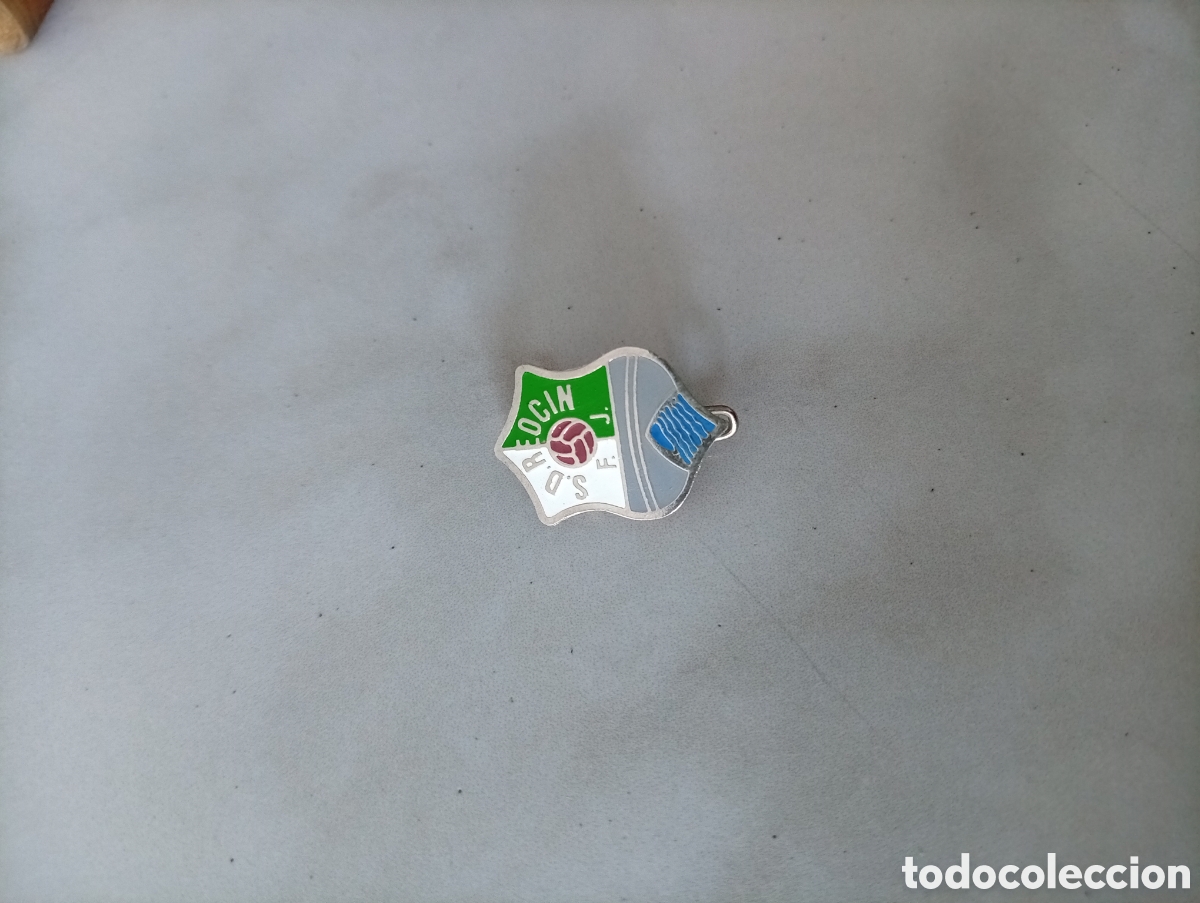 Pins de colecci&oacute;n: Pin imperdible futbol reocin