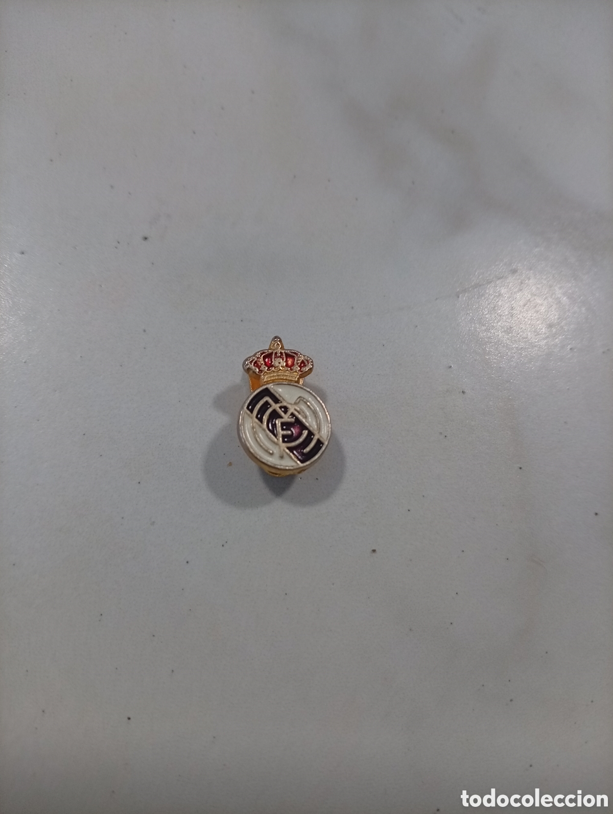 Pins de colecci&oacute;n: Pin ojal futbol real Madrid