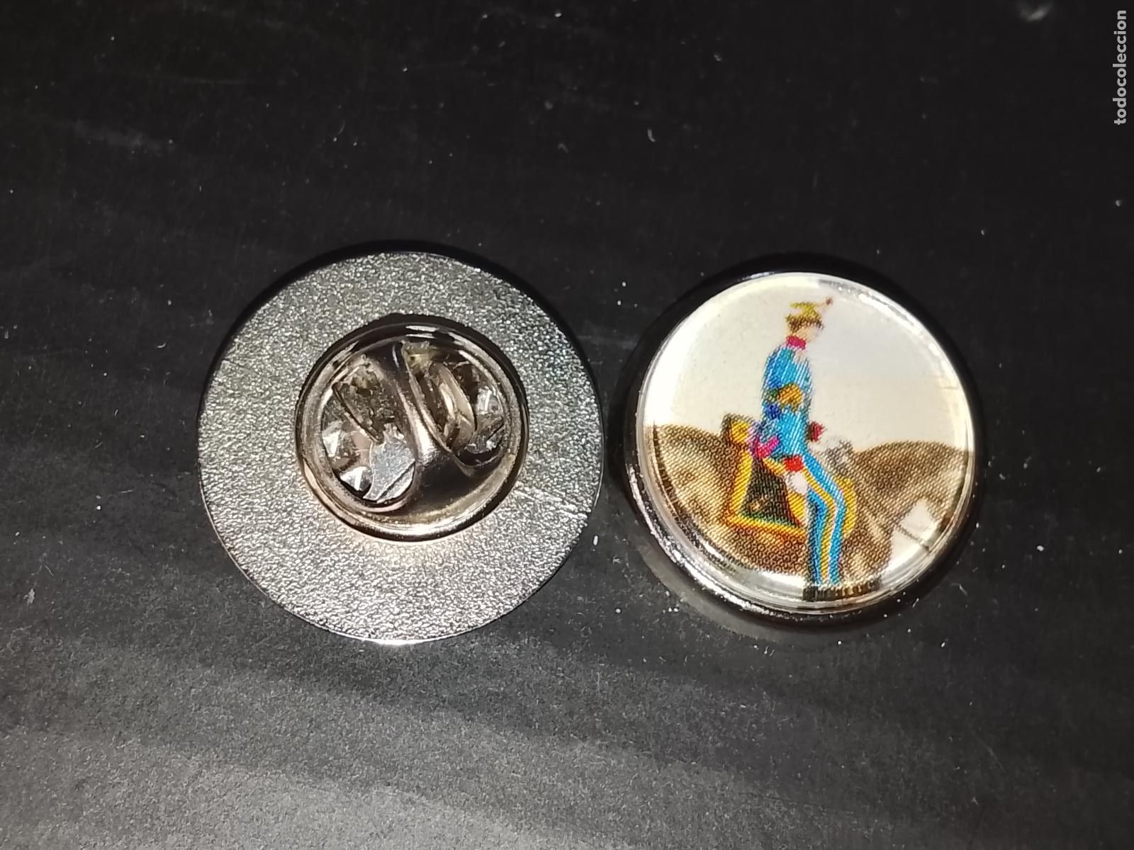 Pins de colecci&oacute;n: pin redondo metal - correos espa&ntilde;a caballeria ejercito militar soldados a caballo