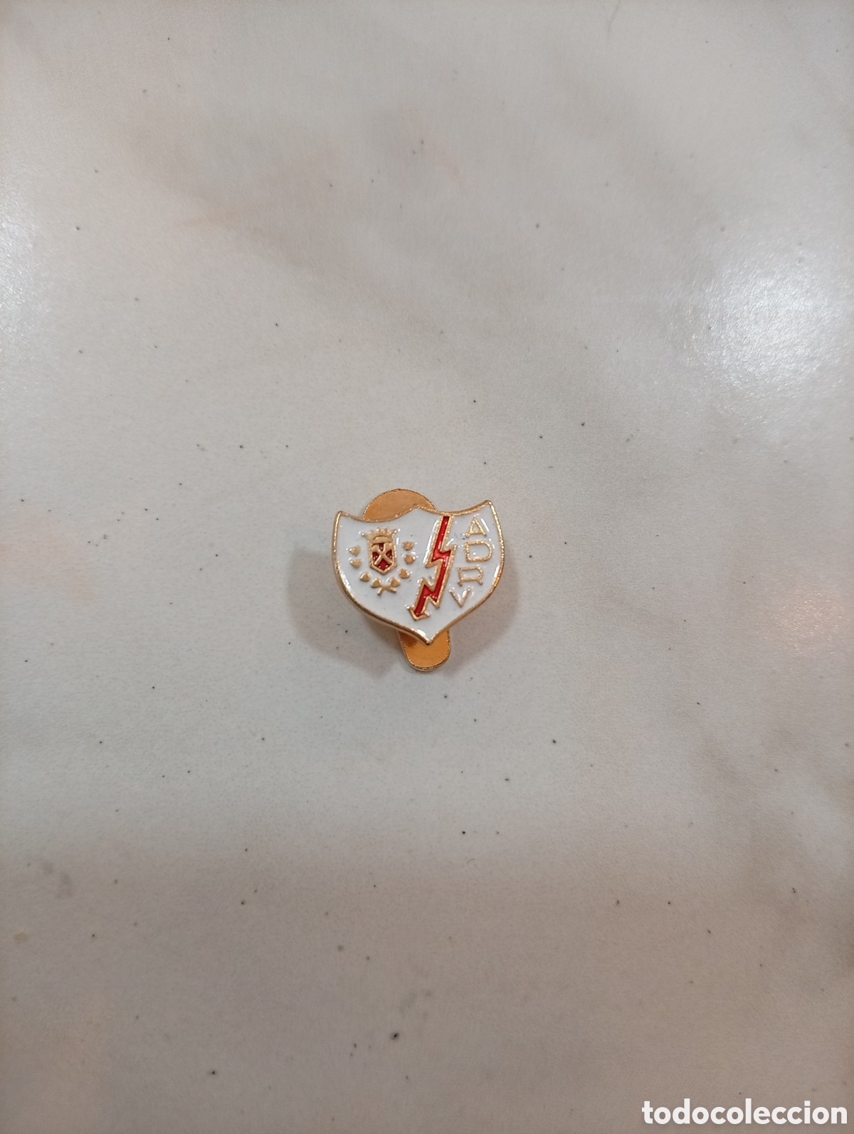 Pins de colecci&oacute;n: Pin ojal futbol rayo vallecano