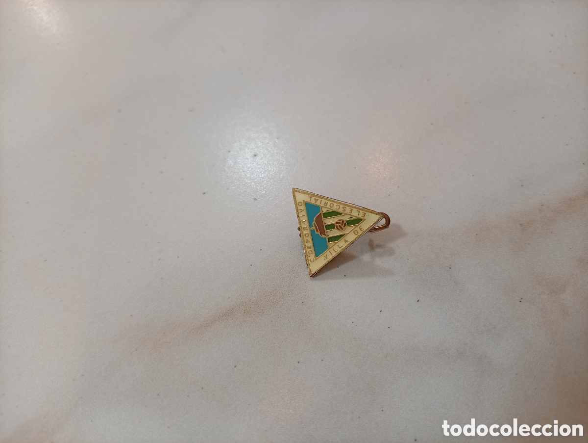 Pins de colecci&oacute;n: Pin imperdible futbol el escorial