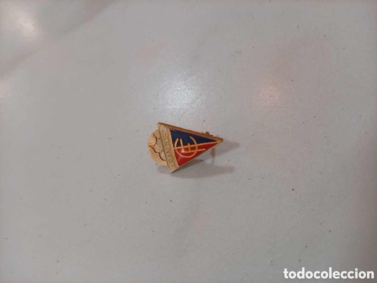 Pins de colecci&oacute;n: Pin imperdible futbol Aranjuez