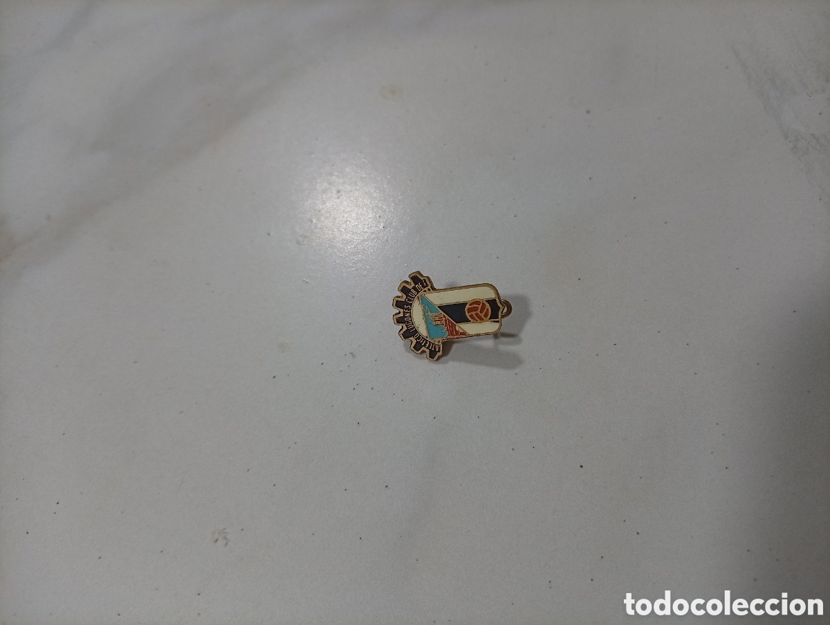 Pins de colecci&oacute;n: Pin imperdible futbol Lugones