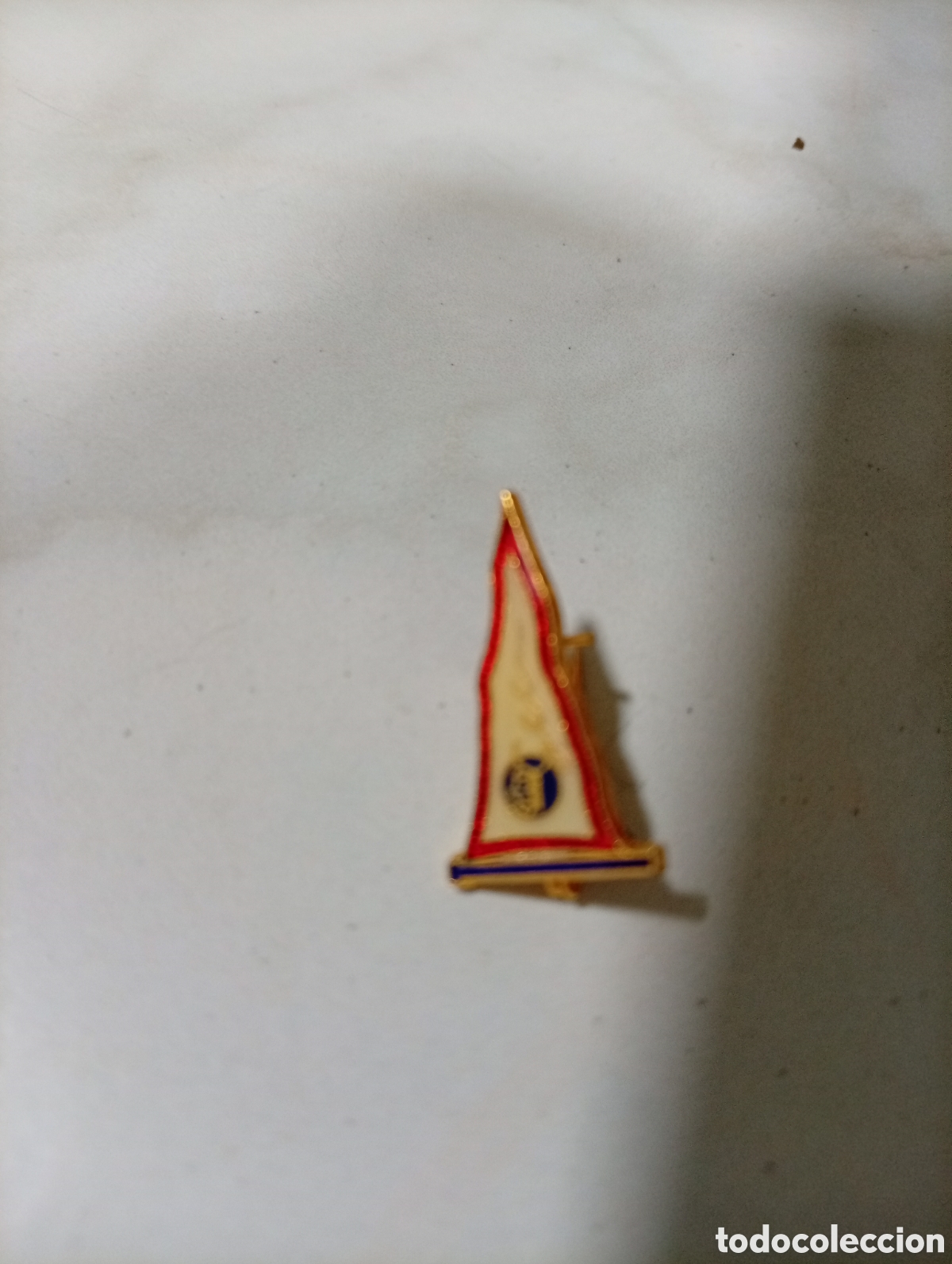 Pins de colecci&oacute;n: Pin imperdible futbol grupo Covadonga
