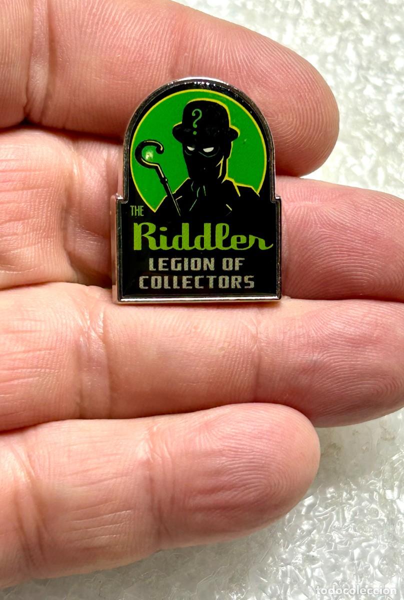 Pins de colecci&oacute;n: 4108.Pin de esmalte de The Riddler (Enigma) fabricado por la marca Funko (Legion of Collectors)