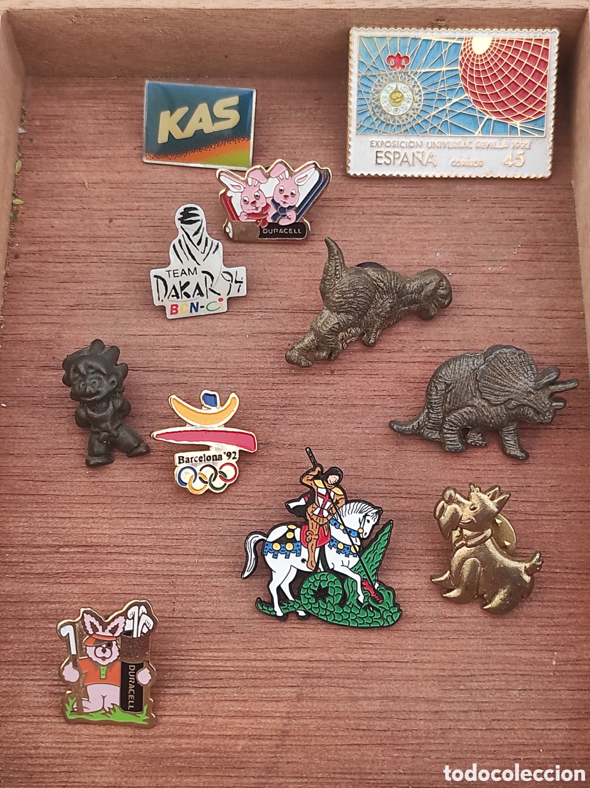 Pins de colecci&oacute;n: Lote de 11 pins variados. Metal. Jurassic Park, Goku, Kas, Expo, Cruzadas, Duracell...