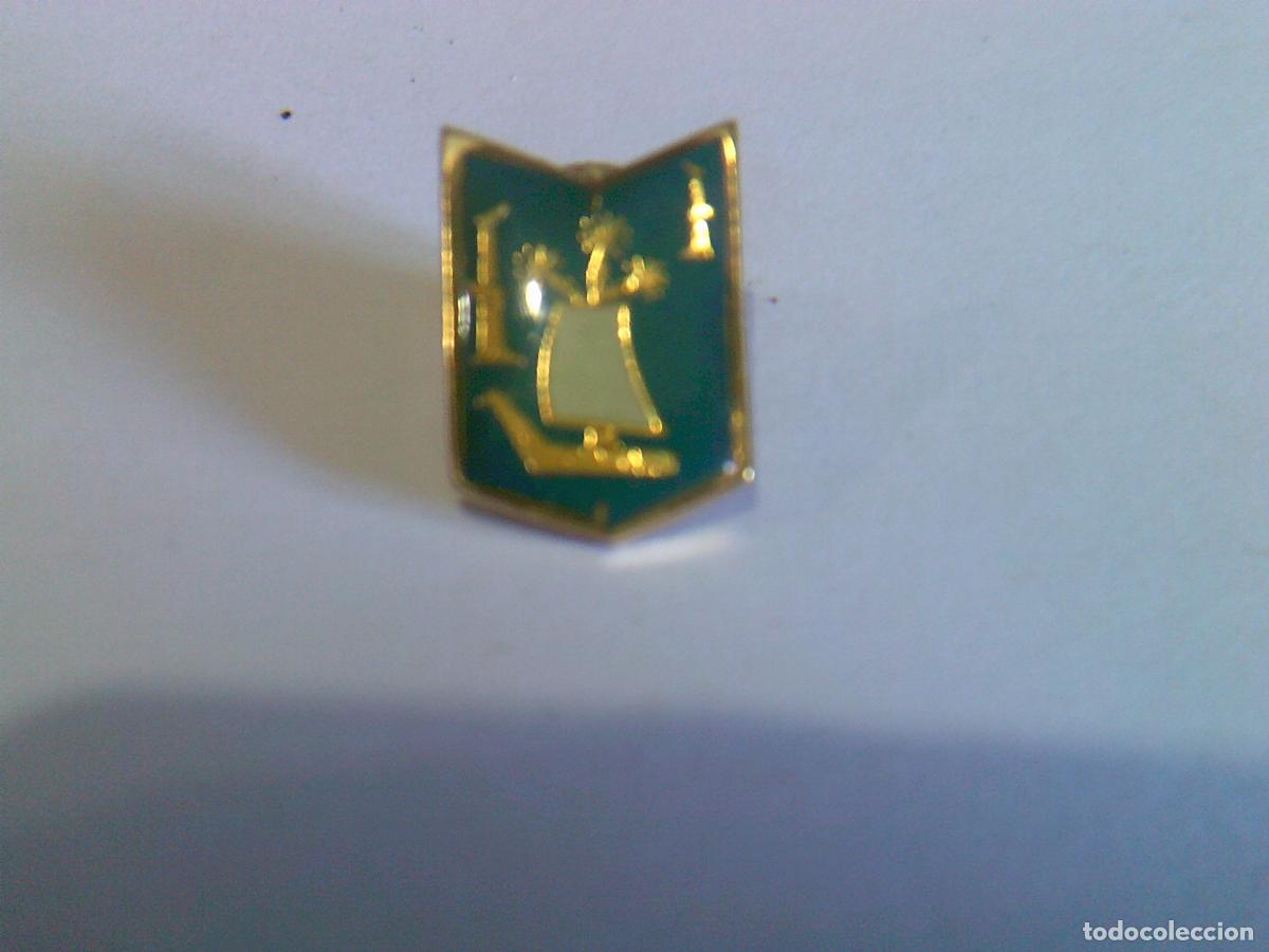 Pins de colecci&oacute;n: Pin barco con una estrella en cada m&aacute;stil desconocido