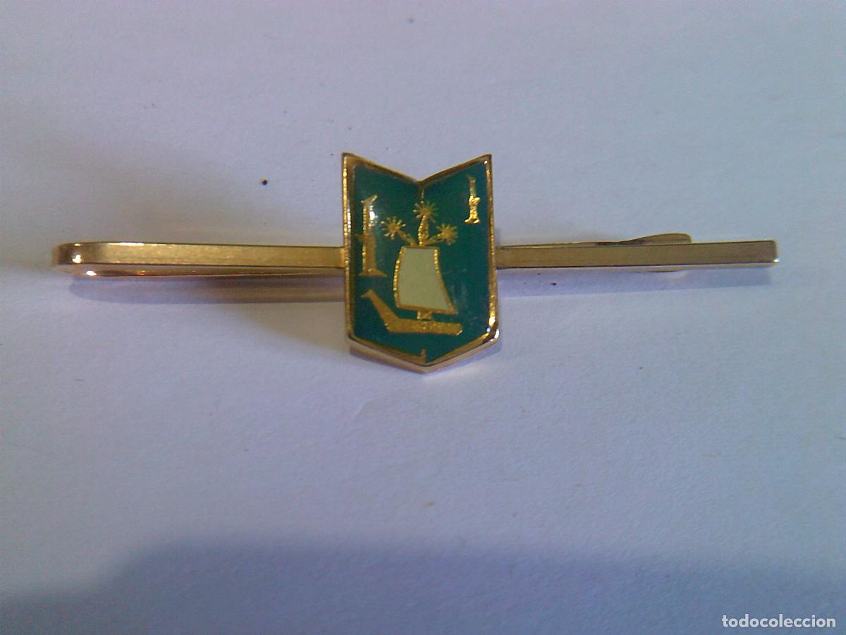 Pins de colecci&oacute;n: piscorbatas barco con una estrella en cada m&aacute;stil desconocido