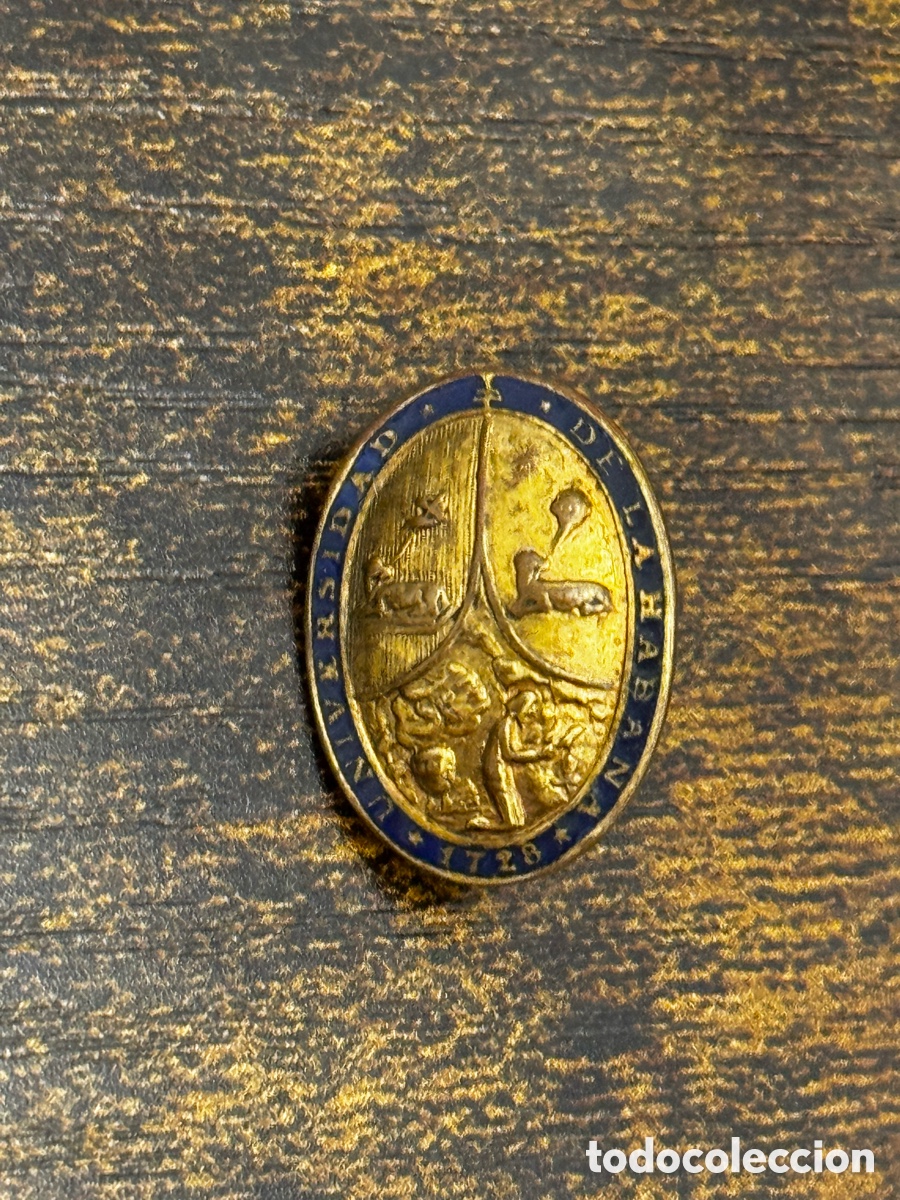 Pins de colecci&oacute;n: Pin esmaltado Universidad de la Habana Cuba. Le falta la tuerca