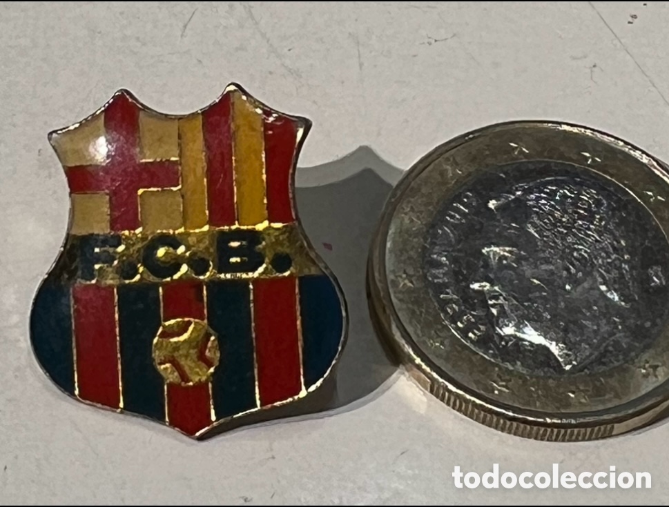 Pins de colecci&oacute;n: Pin. Insignia de F&uacute;tbol. Futbol Club Barcelona. A&ntilde;os 70.