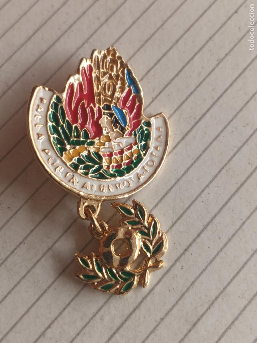 Pin's de collection: Insignia fallera de la Falla Poeta Alberola-Totana . Fallas de Valencia