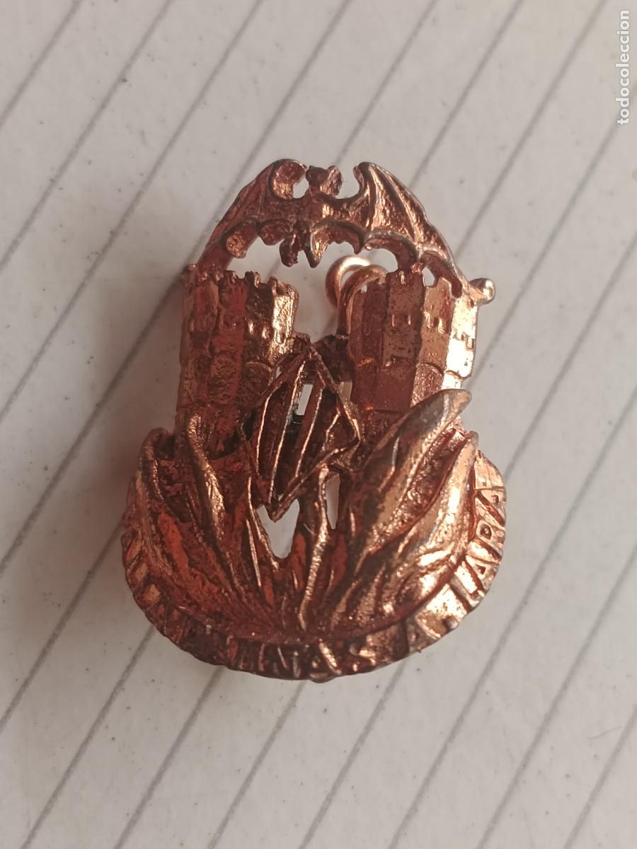 Pin's de collection: Insignia fallera de la Falla Padre Vi&ntilde;as Agust&iacute;n Lara. Fallas de Valencia