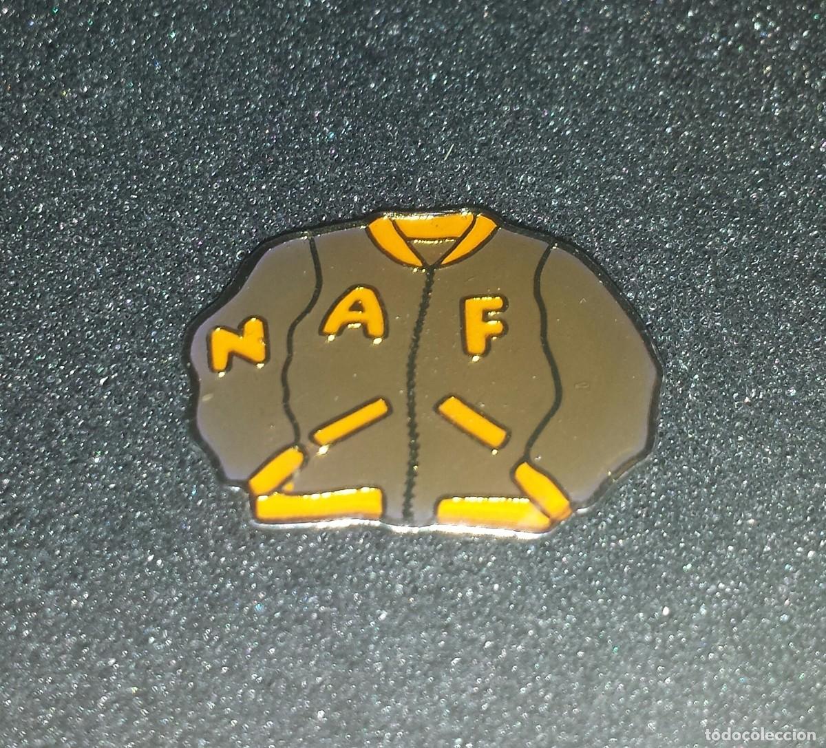 Collection pins: ANTIGUO PIN NAF (MARCA DE ROPA)