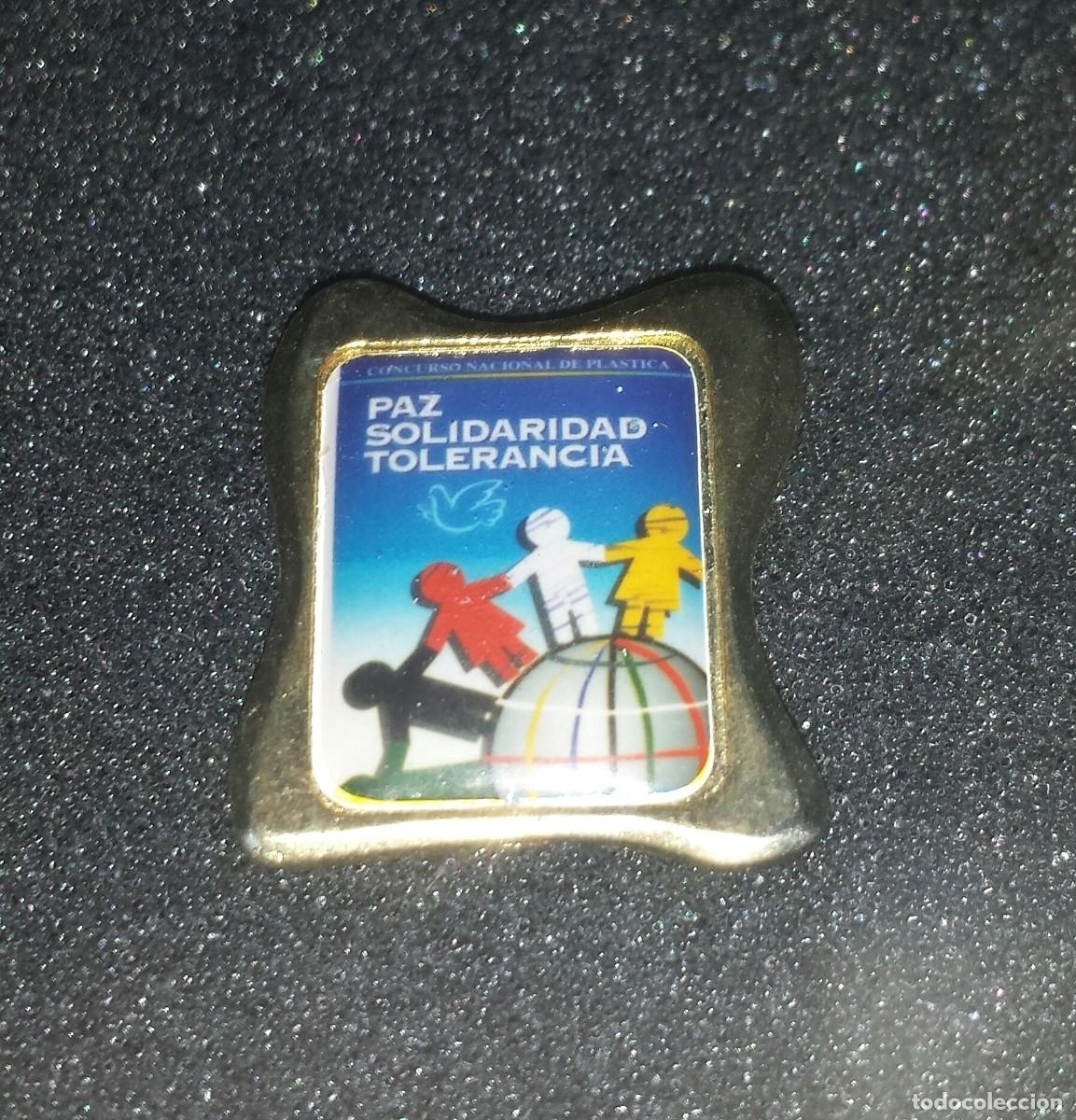 Collection pins: ANTIGUO PIN CONCURSO NACIONAL DE PLASTICA