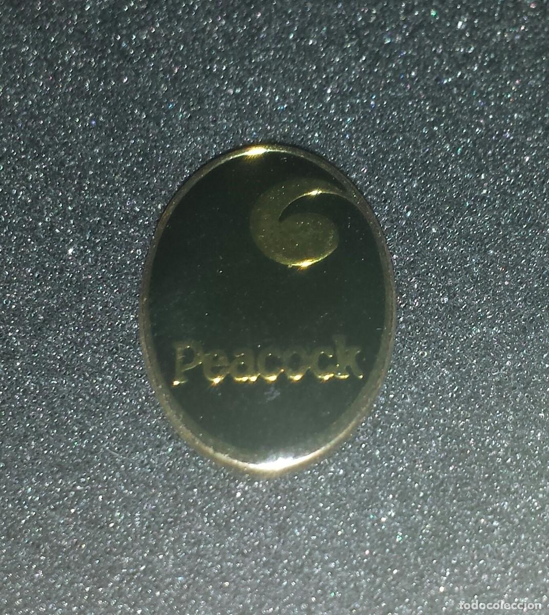 Collection pins: ANTIGUO PIN CADENA DE TELEVISION PEACOCK