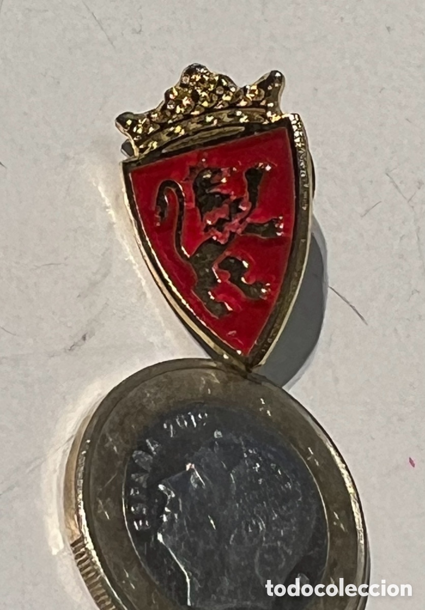 Pins de colecci&oacute;n: Pin. Insignia de F&uacute;tbol. Club Real Zaragoza. A&ntilde;os 80.