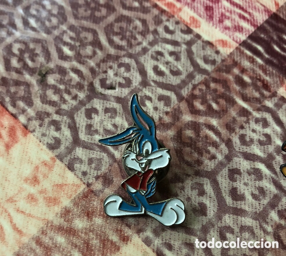Pin's de collection: ANTIGUO PIN - BUSTER BUNNY - TINY TOONS - LOONEY TUNES - WARNER BROS - ESMALTADO - RARO / 596