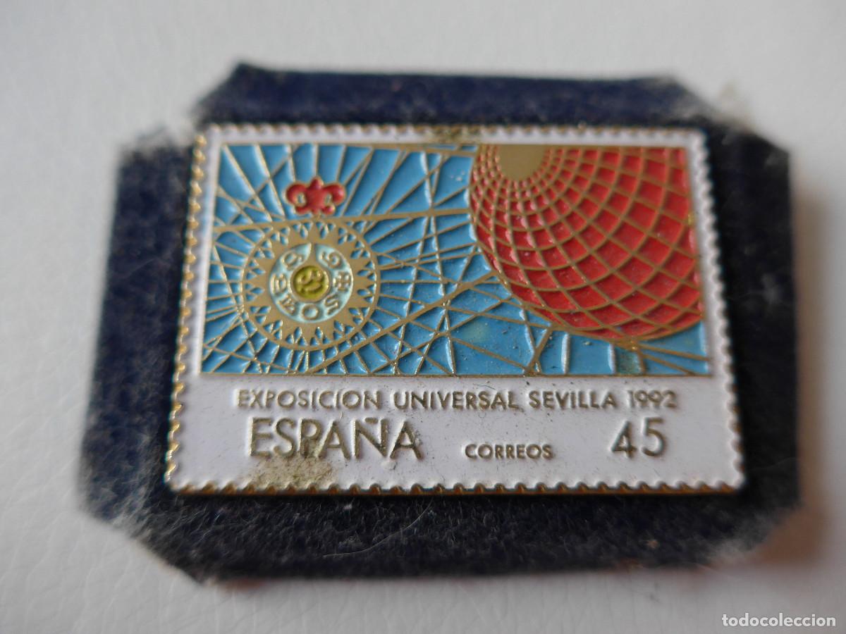 Pins de colecci&oacute;n: PIN CON FORMA DE SELLO DE CORREOS SEVILLA EXPO 92