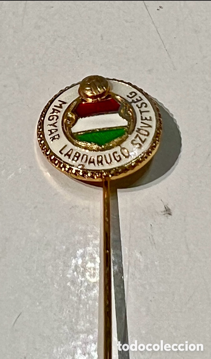 Pins de colecci&oacute;n: Pin de aguja. Federaci&oacute;n de F&uacute;tbol de Hungr&iacute;a. A&ntilde;os 70.