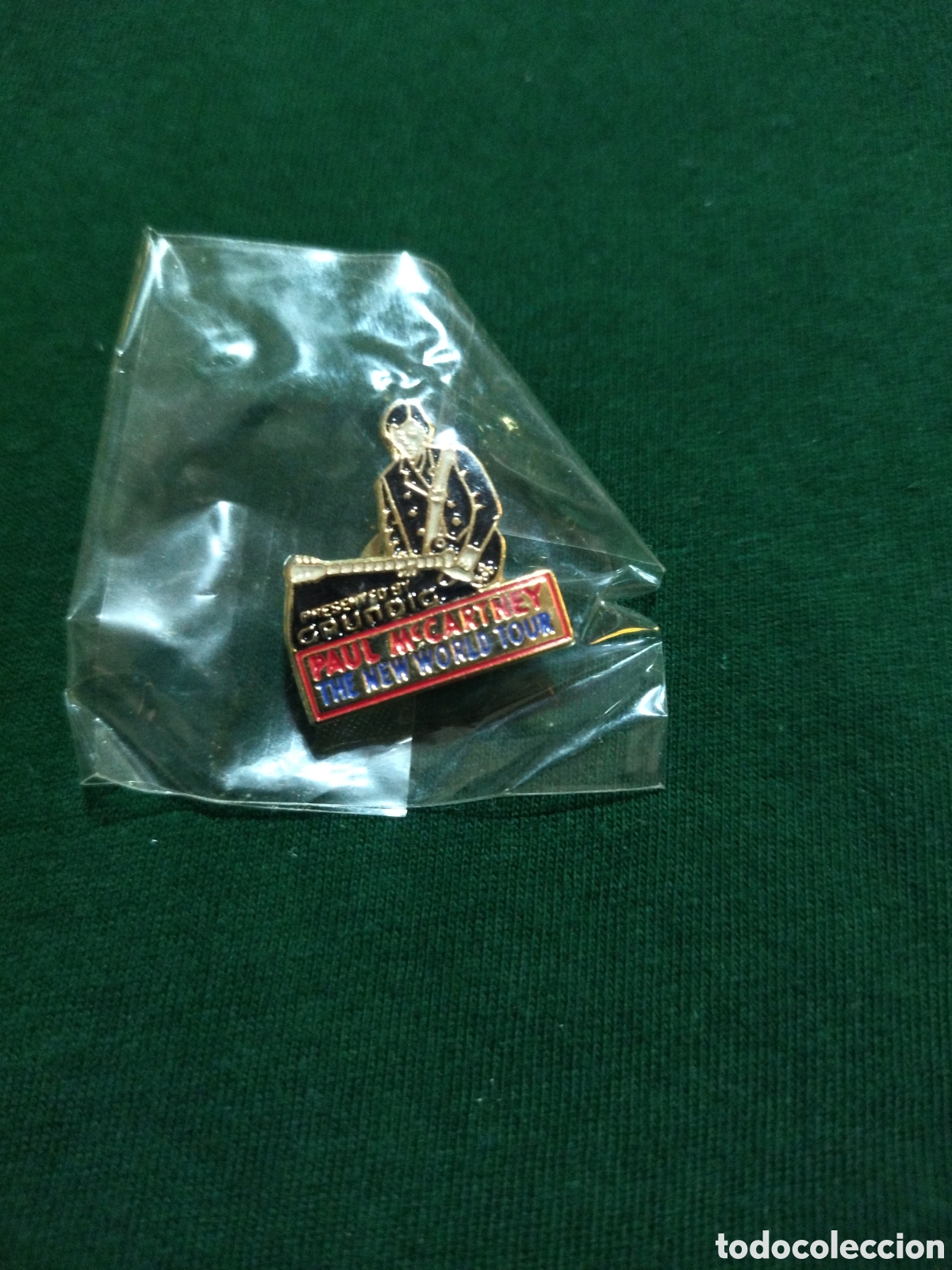 Pins de colecci&oacute;n: Pin conmemorativo gira Paul McCartney. Nuevo.