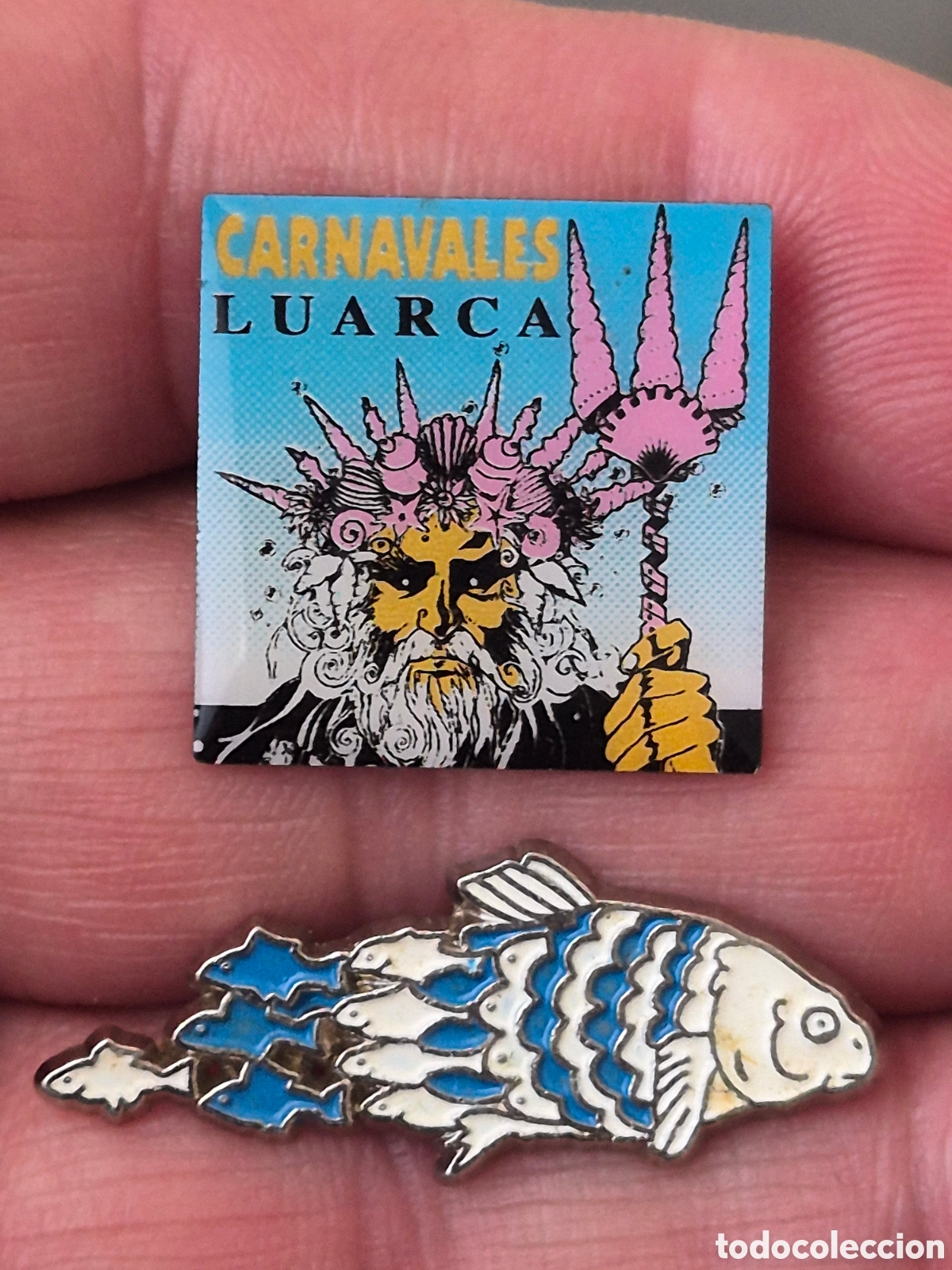 Pins de colecci&oacute;n: Lote 2 pins Carnavales de Luarca Asturias