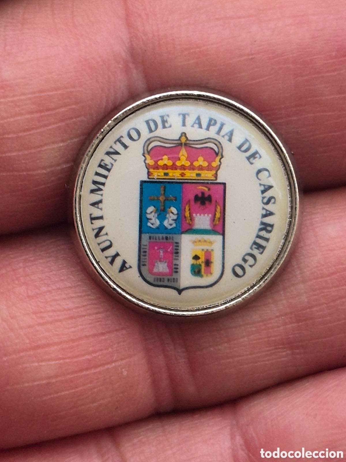 Pins de colecci&oacute;n: Pin antiguo Her&aacute;ldico Tapia de Casariego Asturias