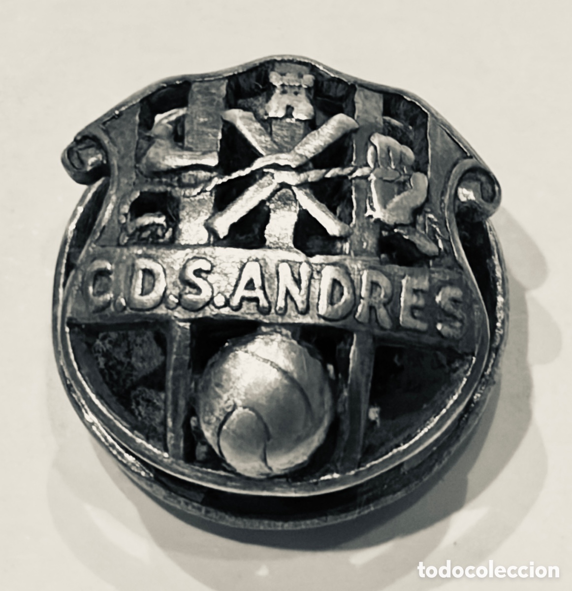 Collection pins: Antigua insignia C.D. San Andr&eacute;s Barcelona &ndash; Pin f&uacute;tbol vintage a&ntilde;os 40-60