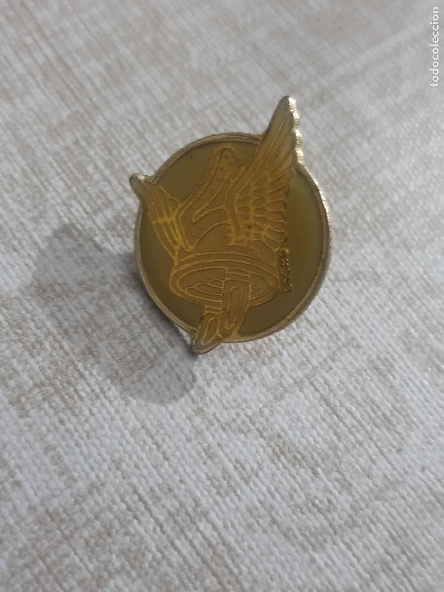 Pins de colecci&oacute;n: CASCO- PINS, DE COLECCION DE LOS 80-90