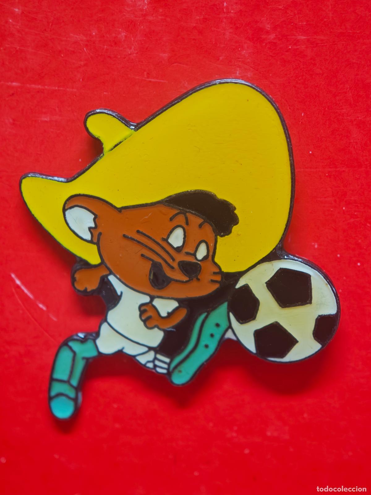 Pins de colecci&oacute;n: PIN SPEEDY GONZALEZ FUTBOL