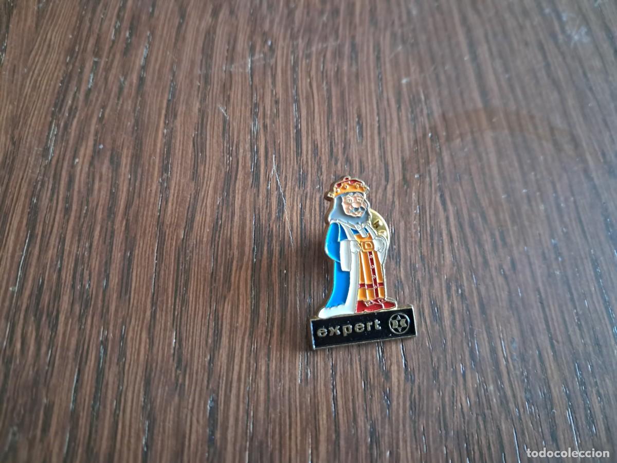 Pins de colecci&oacute;n: pin de publicidad, expert, reyes magos.