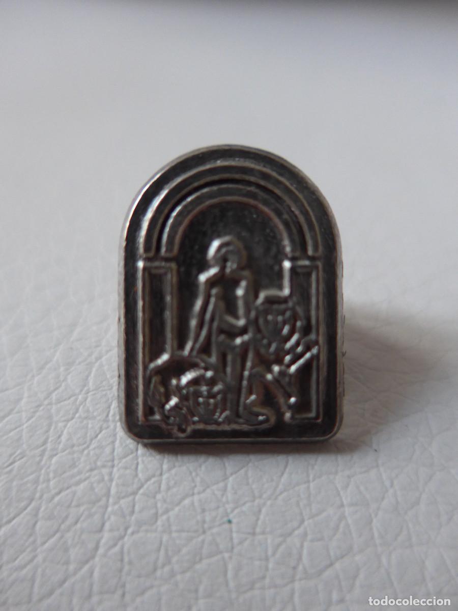 Pins de colecci&oacute;n: PIN DE LA JUNTA DE ANDALUCIA CON LAS TORRES DE HERCULES CADIZ