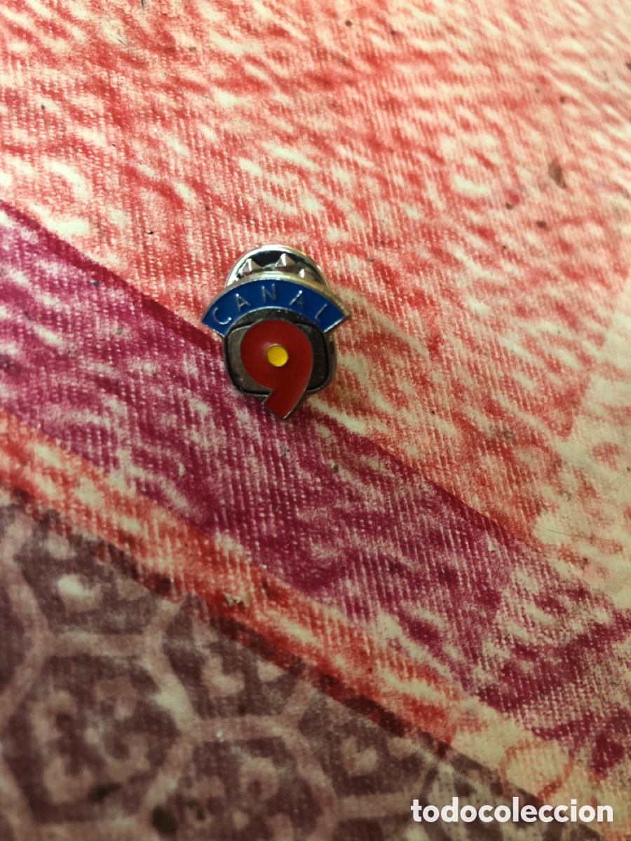 Pins de colecci&oacute;n: Pin antiguo de la televisi&oacute;n canal 9