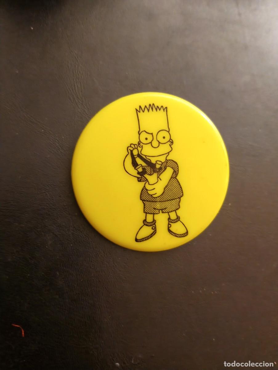 Pins de colecci&oacute;n: RARA PLACA CHAPA BROCHE DE PECHO - BART SIMPSON CON TIRACHINAS - PLASTICO SERIGRAFIADO