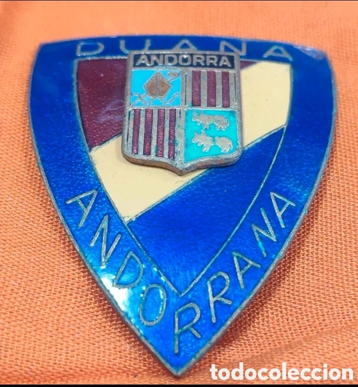 Pins de colecci&oacute;n: ANTIGUA INSIGNIA ESMALTADA DE ANDORRA ADUANA