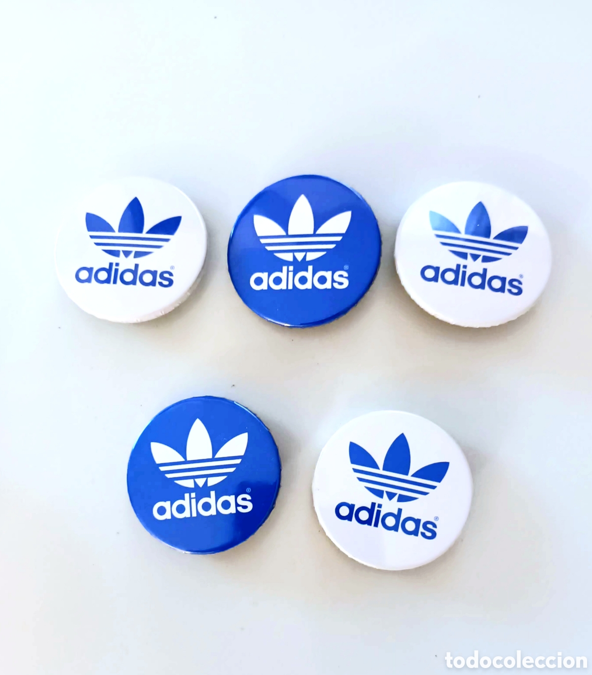 Pins de colecci&oacute;n: LOTE 5 CHAPAS ORIGINALES ADIDAS ORIGINALS TREFOIL &ndash; AZUL Y BLANCO &ndash; SIN USO
