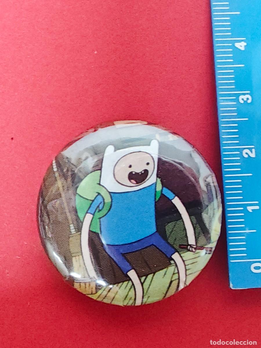 Pins de colecci&oacute;n: PIN CHAPA LA HORA DE LA AVENTURA