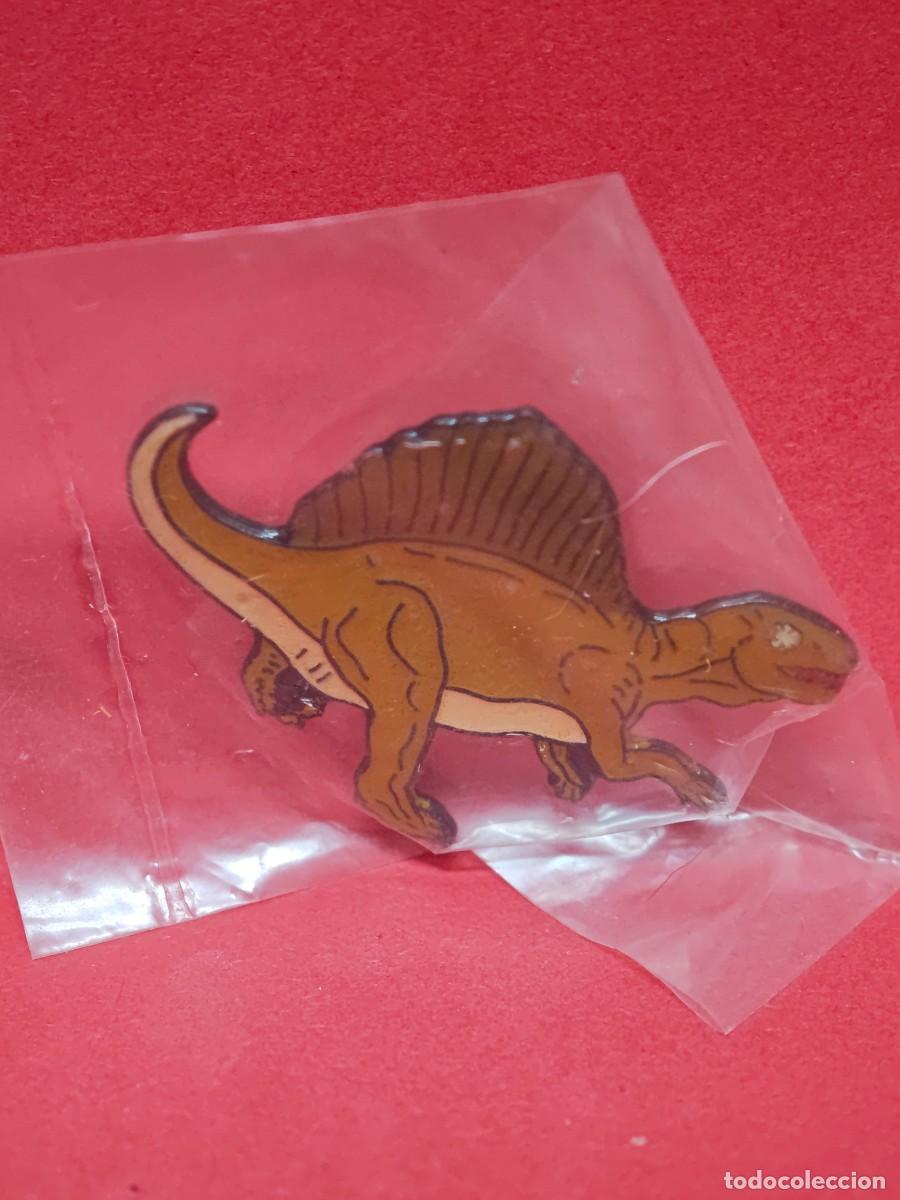 Pins de colecci&oacute;n: PIN JURASSIC PARK DINOSAURIO PRECINTADO
