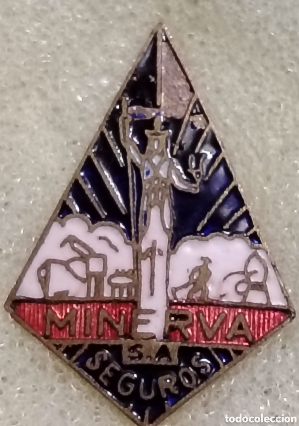 Pins de colecci&oacute;n: Insignia antigua esmaltada de Seguros Minerva