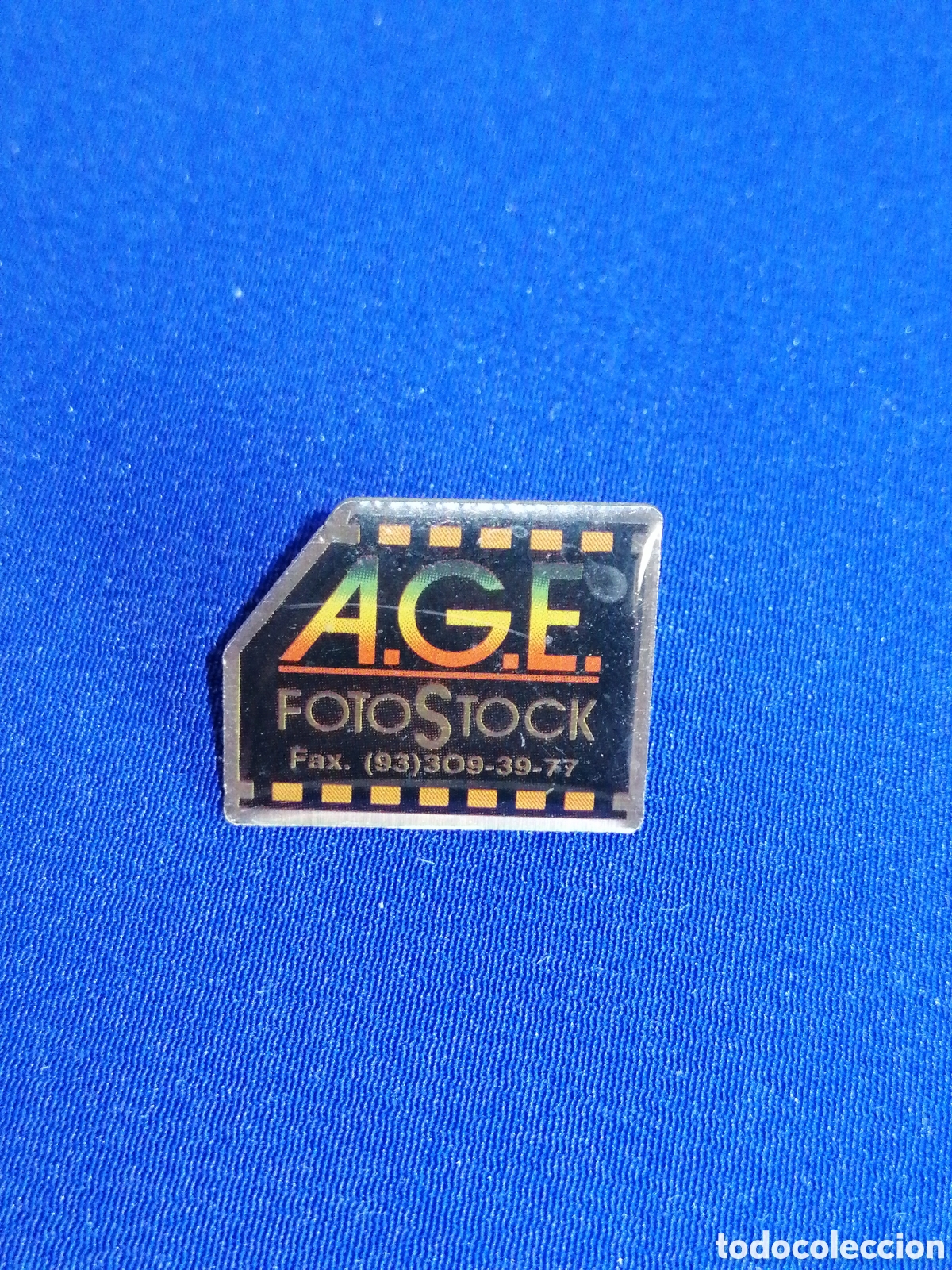 Pin's de collection: A. G. E. FOTO STOCK PIN
