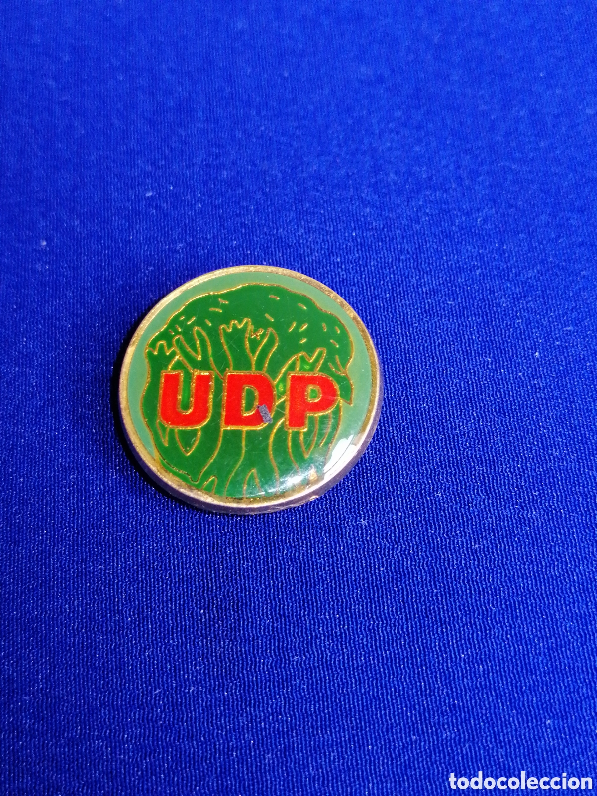 Pin's de collection: UNI&Oacute;N DEMOCRATICA DE PENSIONISTAS INSIGNIA DE OJAL ANTIGUA
