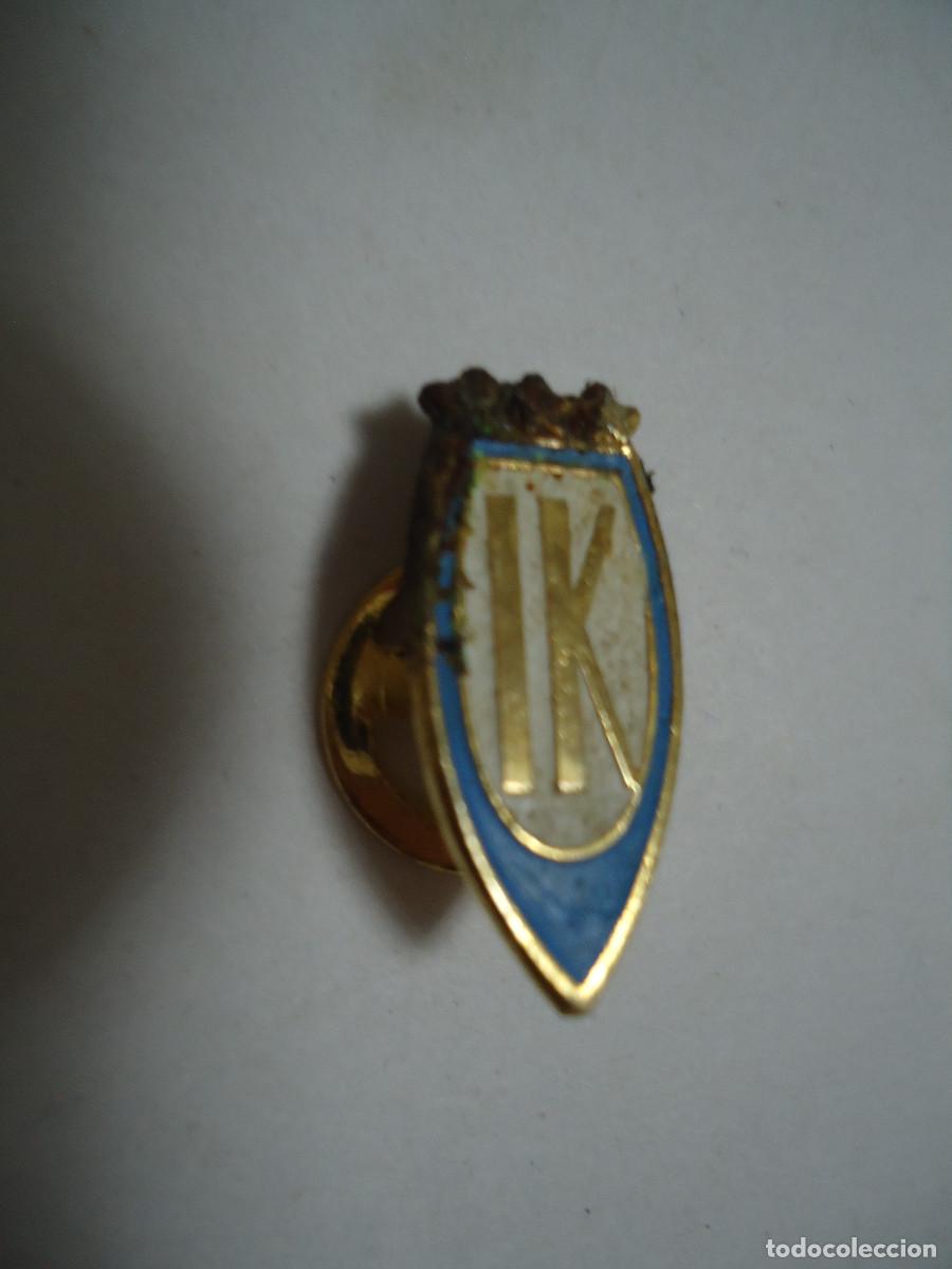 Sammlung von Pins: INSIGNIA DE SOLAPA DE RADIO Y TELEVISION IK DE KASTELL. --- 24