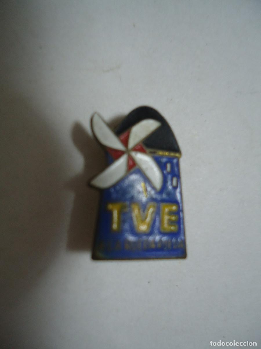 Collection pins: INSIGNIA DE SOLAPA ANTIGUA DE TELEVISION ESPA&Ntilde;OLA. -- 24
