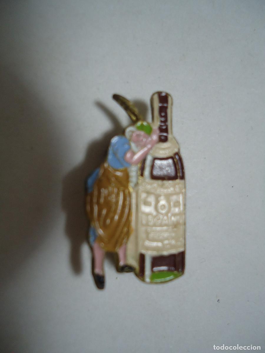 Sammlung von Pins: INSIGNIA DE SOLAPA ANTIGUA DE CO&Ntilde;AC DECANO. RARA. -- 24